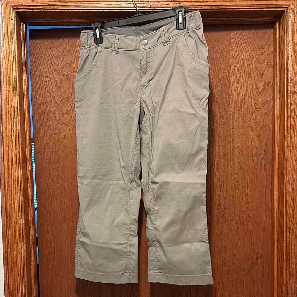 Duluth Dry on the Fly Gray Capris 6